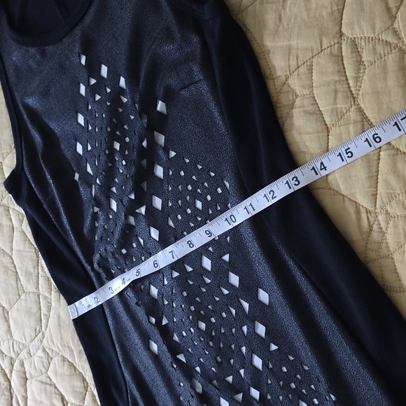 Karen Kane Sleeveless Dress - Picture 7 of 12